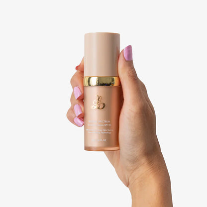 Infinite Girl – Base Antiedad con SPF 50 y Tono Perfecto